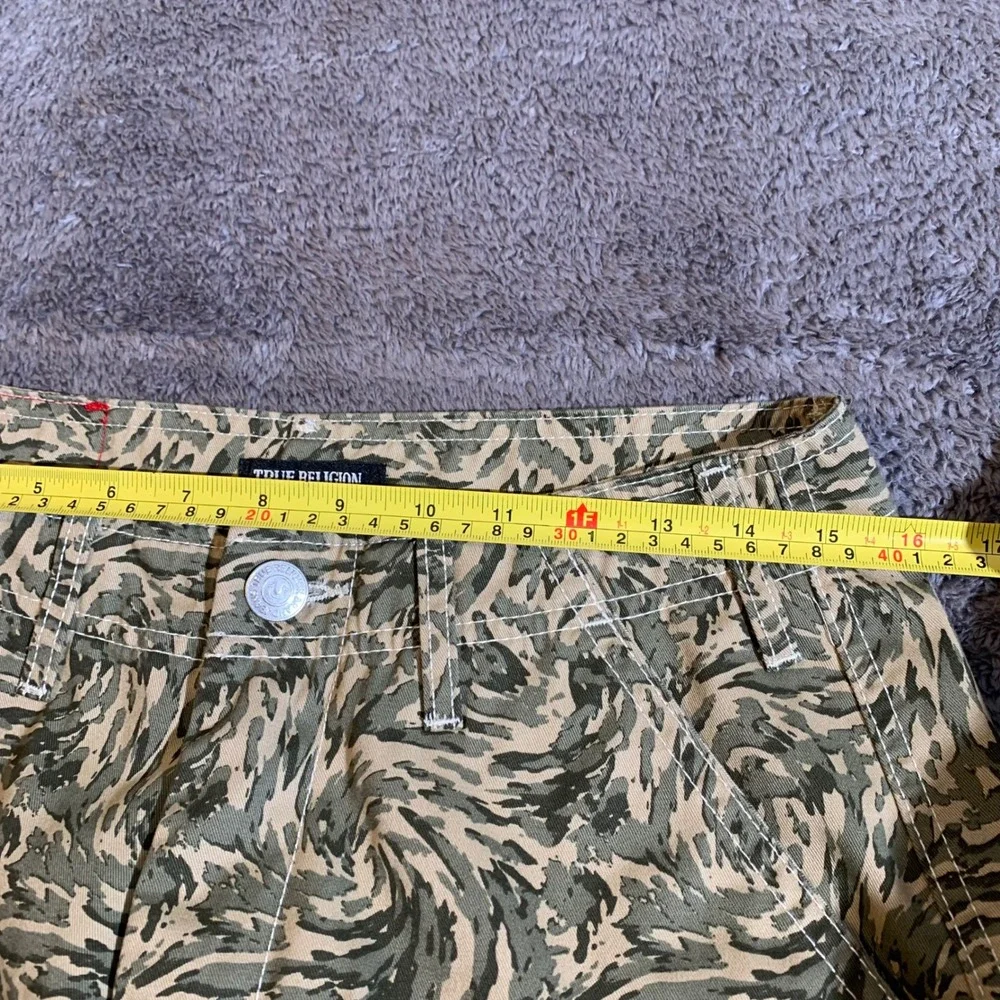 True Religion Abstract Camo Swirl‎ Cargo Pants Mens 28 Green Tan NWT 107122